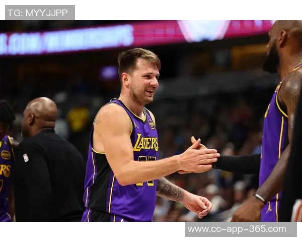 浓眉能否出战成疑ESPN预测湖人胜率高达803独行侠仅197 浓眉能否出战成疑ESPN预测湖人胜率高达803独行侠仅197