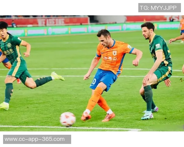 半场战报浙江与泰山战成平局瓦科制造点球却错失机会黄政宇与卡列洛各入一球