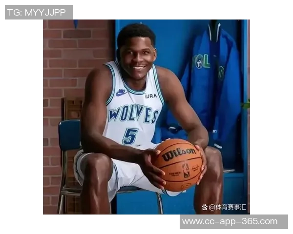 爱德华兹重返亚特兰大客场比赛祖父身穿森林狼装备全力支持